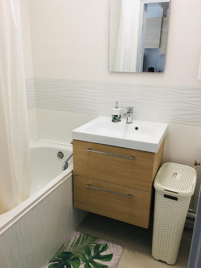 Studio Cosy Et Moderne Au Couchant Situe 150M De La Plage -Avec Parking Gratuit Prive - 25M2 - Climatise - Balcon - Wifi Gratuit La Grande Motte Dış mekan fotoğraf